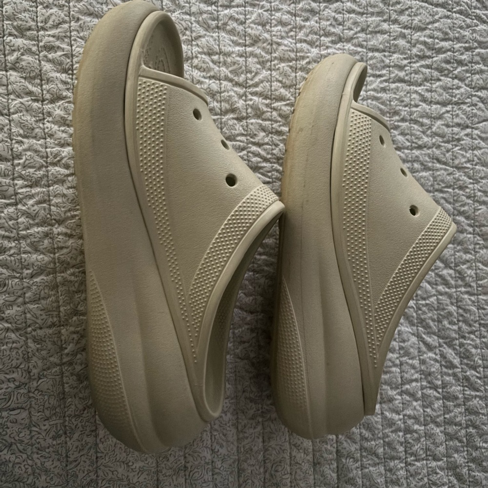 CROCS WOMENS CRUSH COMFORT PLATFORM SLIDE Beige  SIZE 10 - Picture 2 of 6